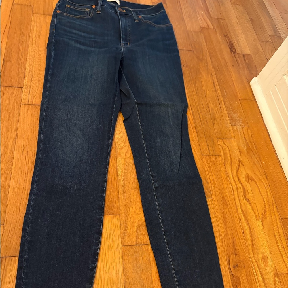 Madewell dark wash skinny jeans. 27 curvy